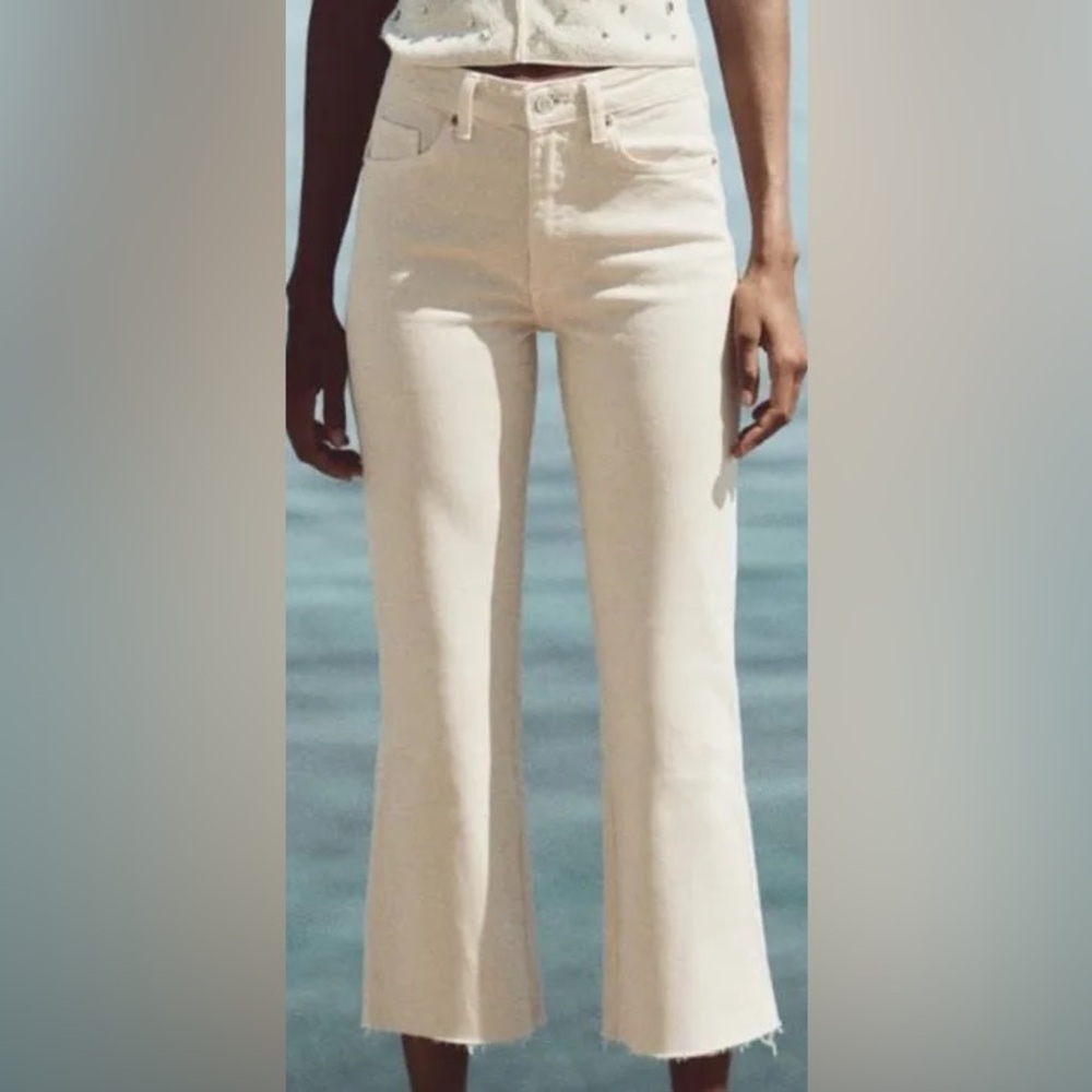 🤍 ZARA • ivory cream high rise crop flare jeans